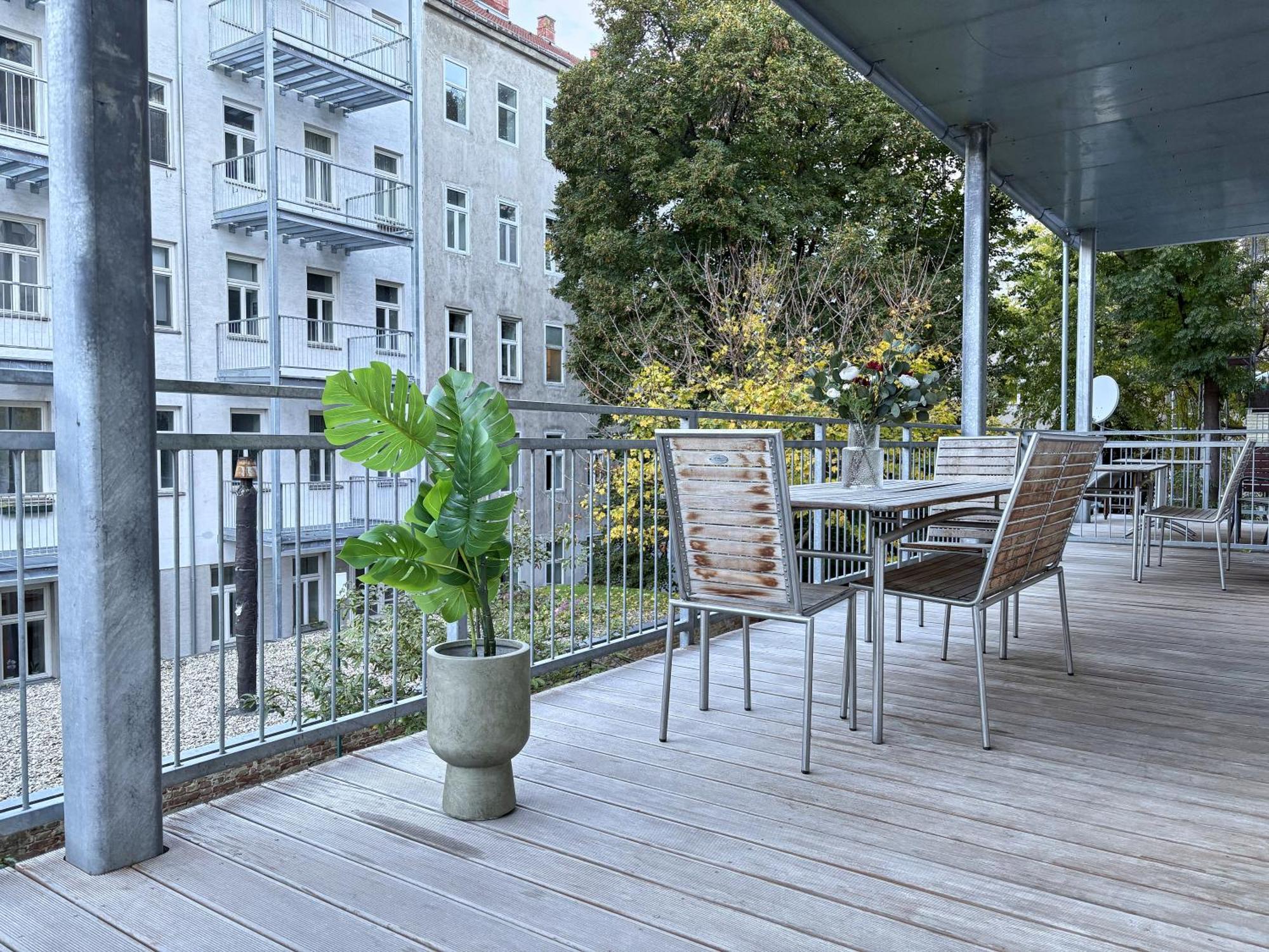 Balkon I Close To S-bahn I 5 Minutes To Mall Apartment *
