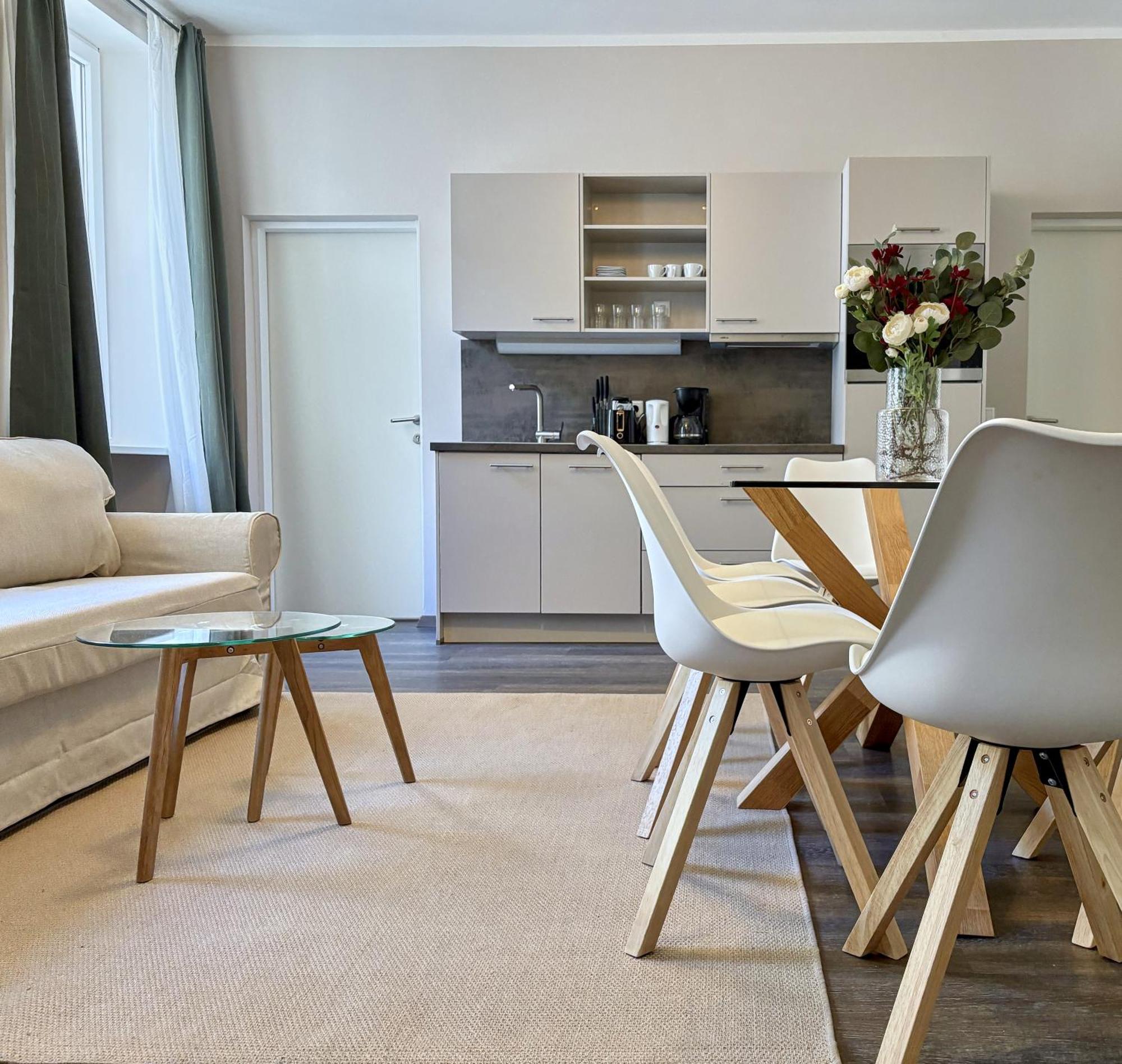 Apartment Balkon I Close To S-bahn I 5 Minutes To Mall *