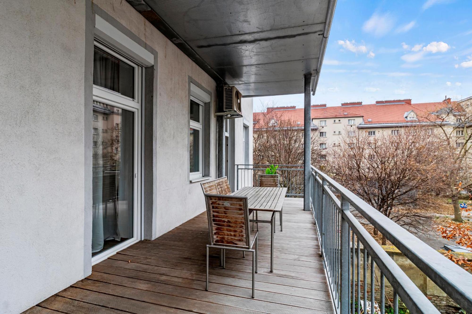 Apartment Balkon I Close To S-bahn I 5 Minutes To Mall