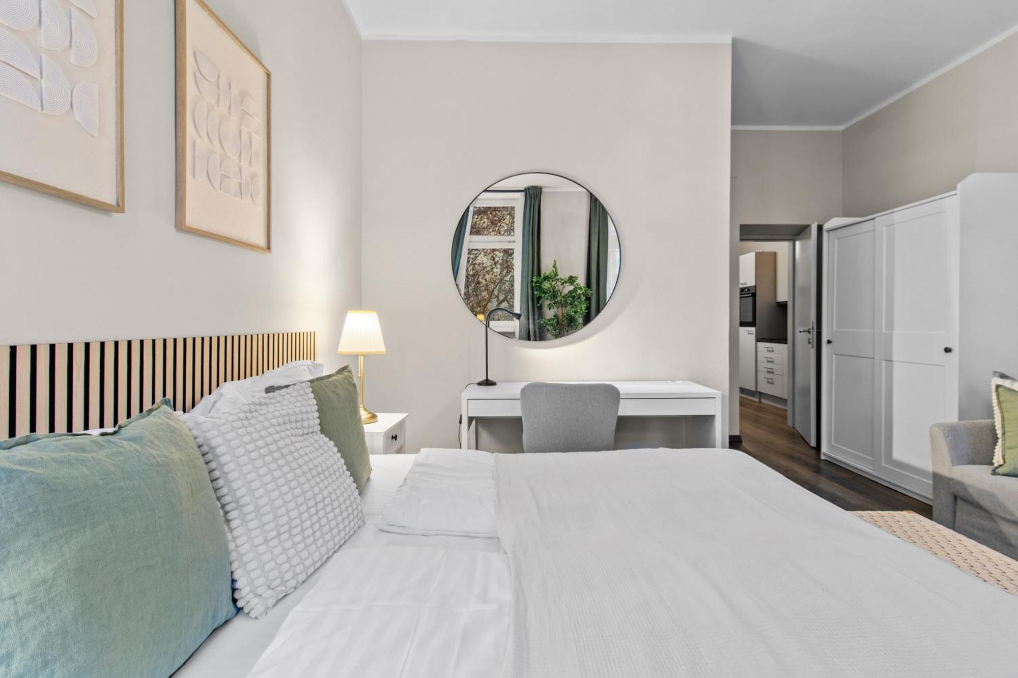 Balkon I Close To S-bahn I 5 Minutes To Mall Apartment *