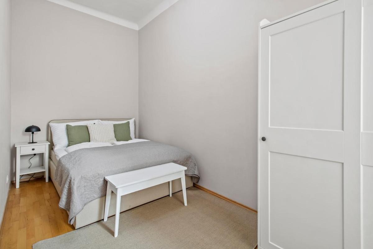 Apartment Balkon I Close To S-bahn I 5 Minutes To Mall